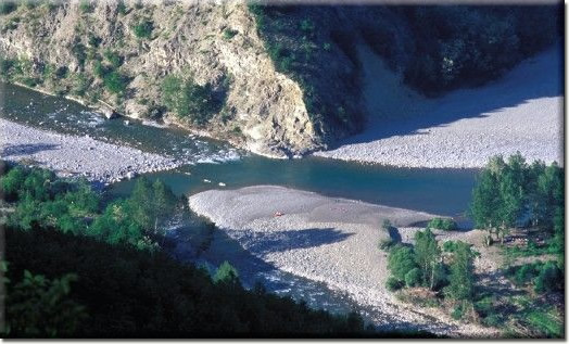 Confiente: il fiume Aveto incontra il fiume Trebbia (fotografia di Enrico Pelos)